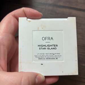 OFRA star island highlighter- never used !
